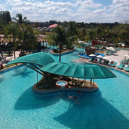 Blue Tree Thermas De Lins Resort Exteriér fotografie The swimming pool at the Hard Rock Hotel