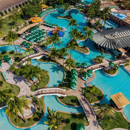 Blue Tree Thermas De Lins Resort Exteriér fotografie Aerial view of the water park