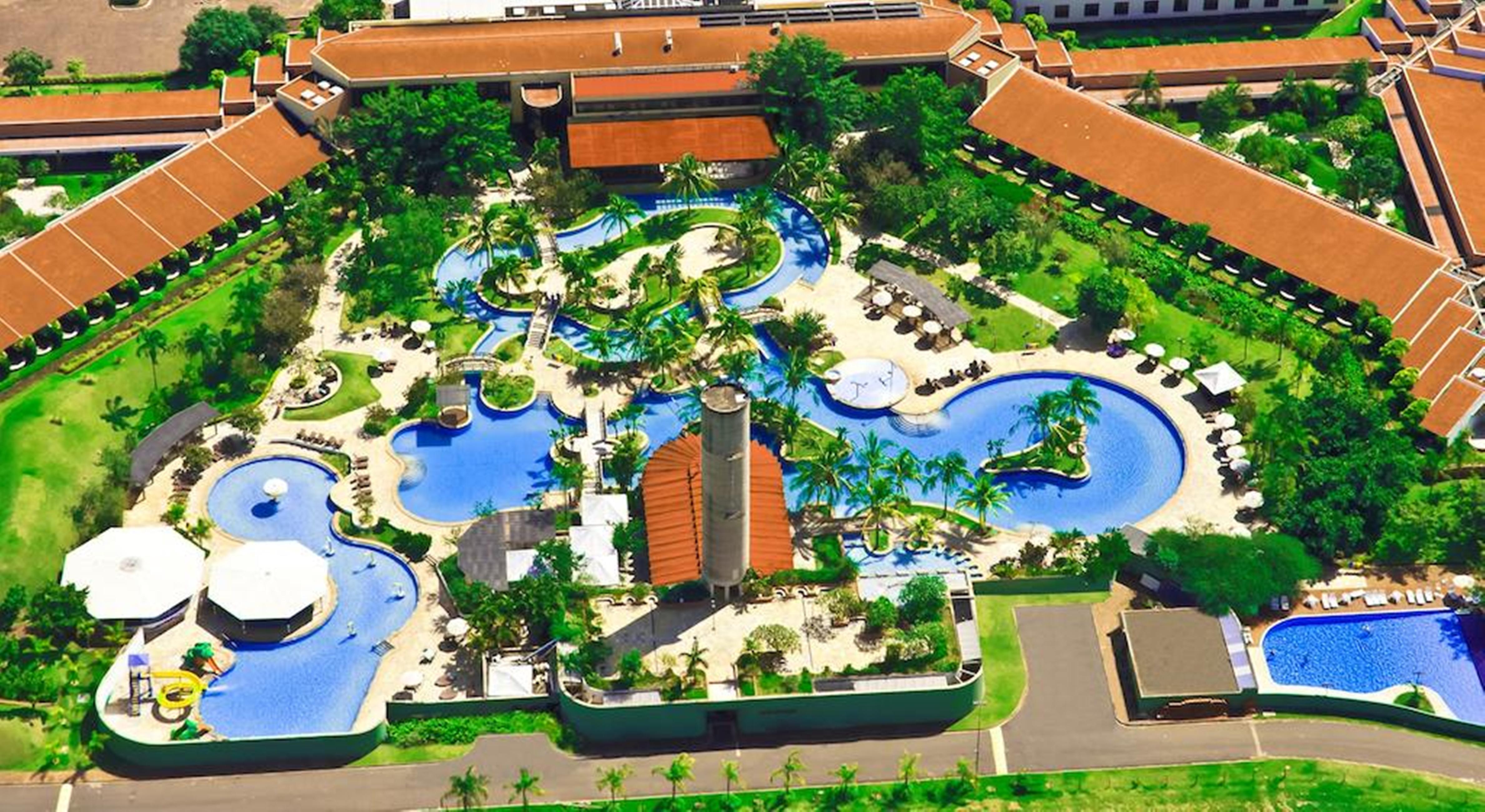 Blue Tree Thermas De Lins Resort Exteriér fotografie Aerial view of the resort
