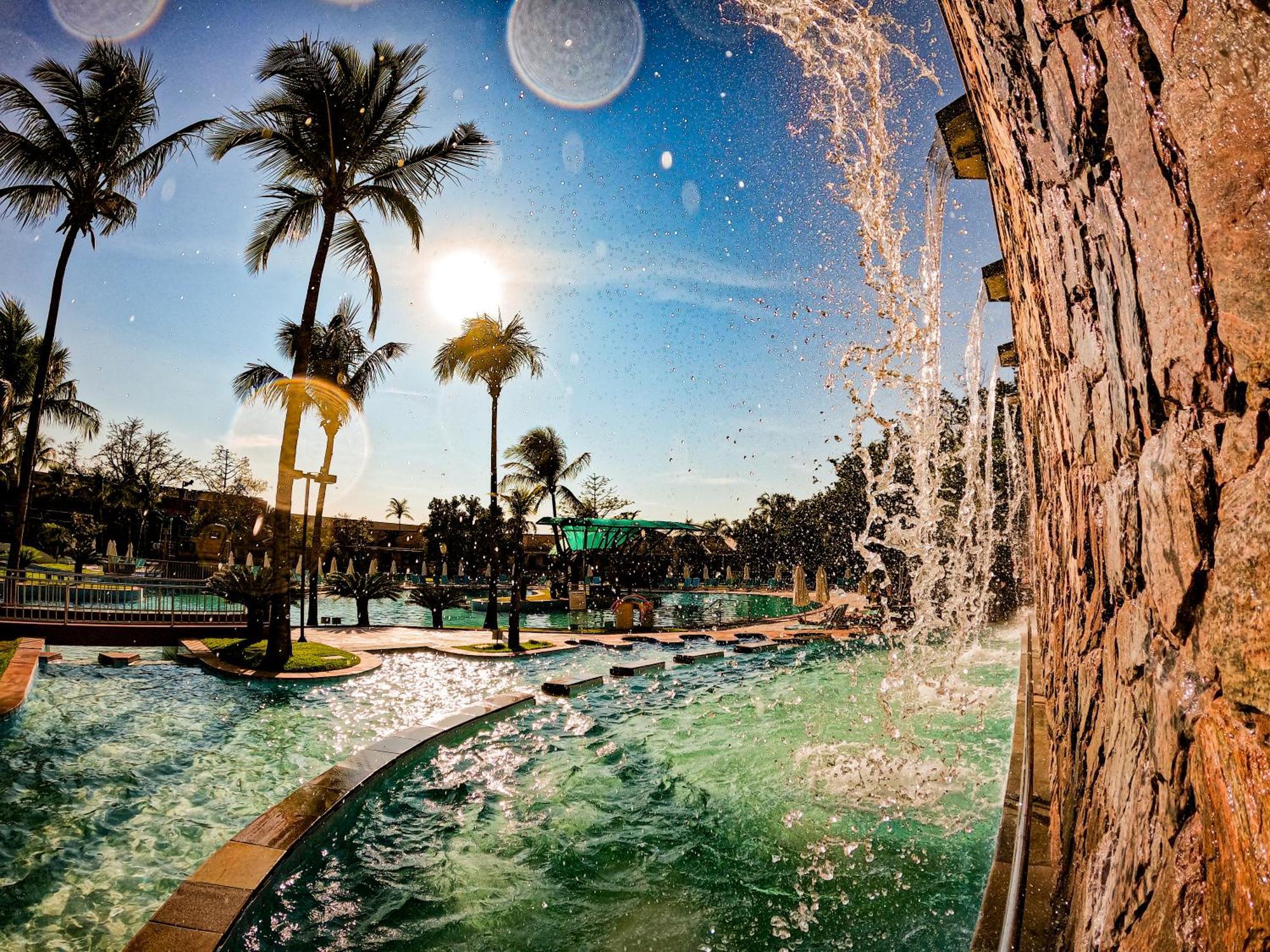Blue Tree Thermas De Lins Resort Exteriér fotografie The resort's lagoon