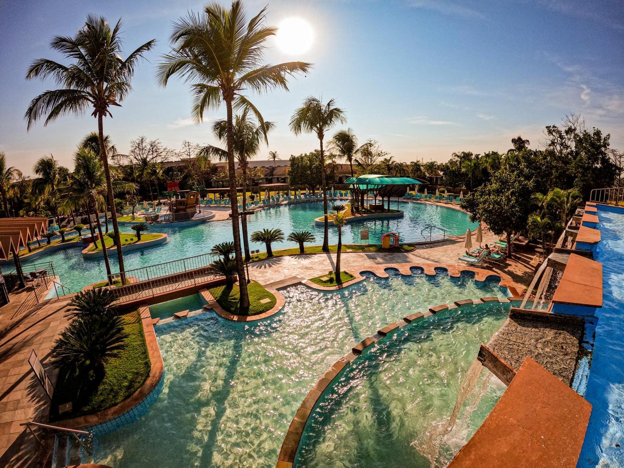Blue Tree Thermas De Lins Resort Exteriér fotografie The water park at the Royal Paradise Hotel and Spa