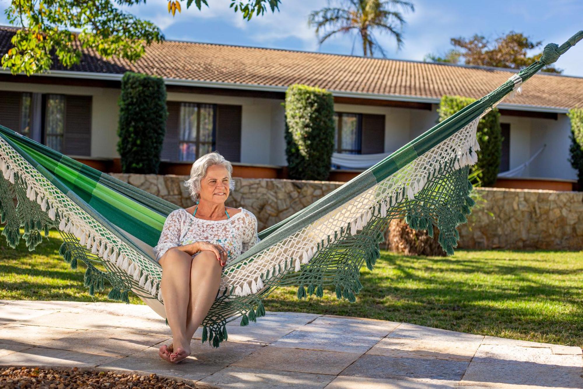 Blue Tree Thermas De Lins Resort Exteriér fotografie A woman relaxing in a hammock