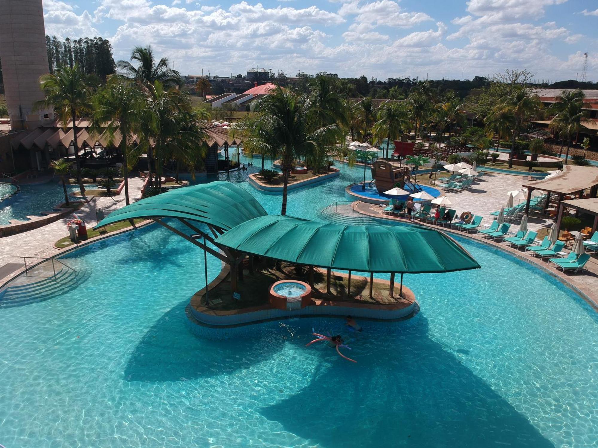 Blue Tree Thermas De Lins Resort Exteriér fotografie The swimming pool at the Hard Rock Hotel