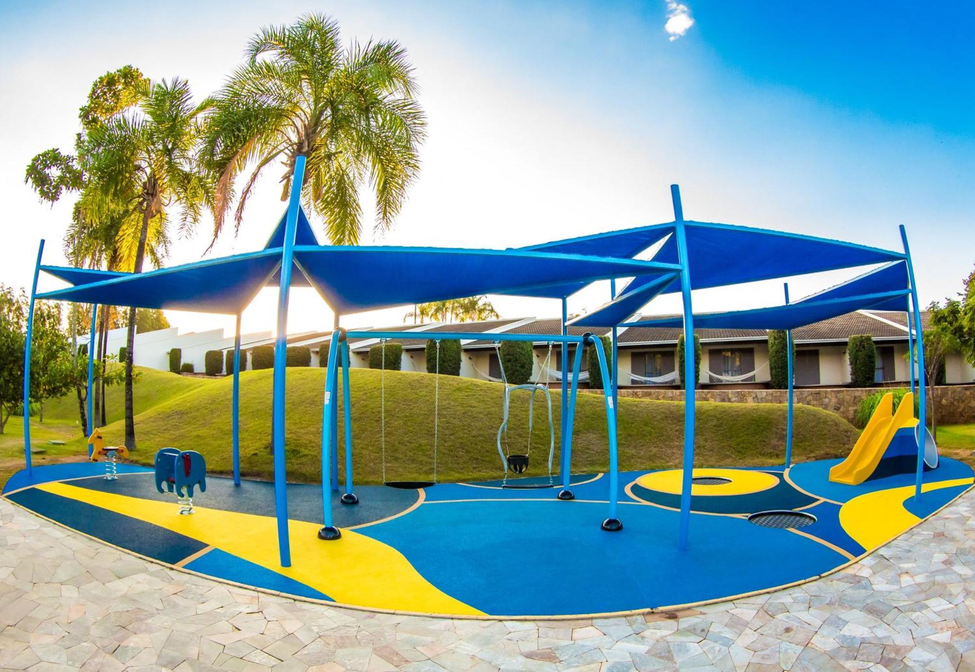 Blue Tree Thermas De Lins Resort Exteriér fotografie Playground at the school
