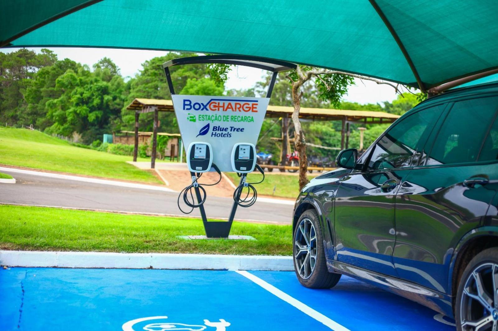 Blue Tree Thermas De Lins Resort Exteriér fotografie Electric vehicle charging station at the Sunshine Coast Airport