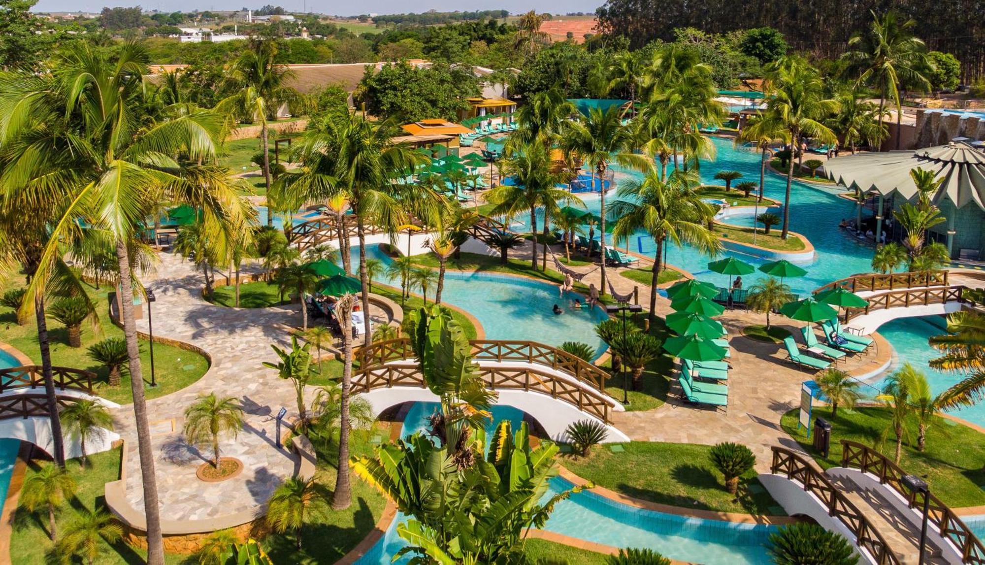 Blue Tree Thermas De Lins Resort Exteriér fotografie The resort's lagoon